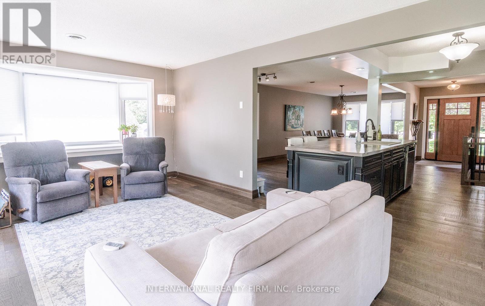 324 BETHUNE DRIVE N - 11