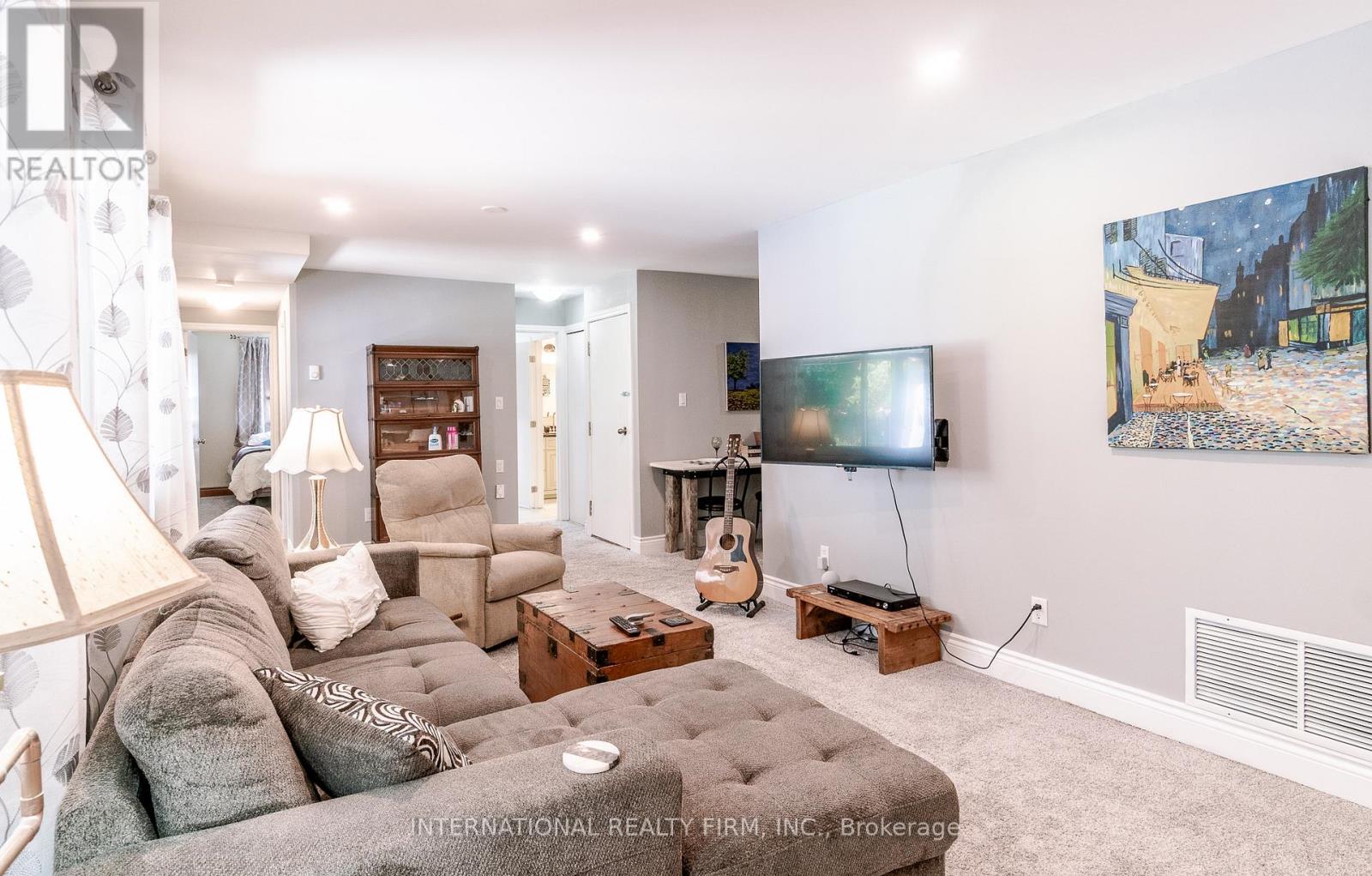 324 BETHUNE DRIVE N - 23