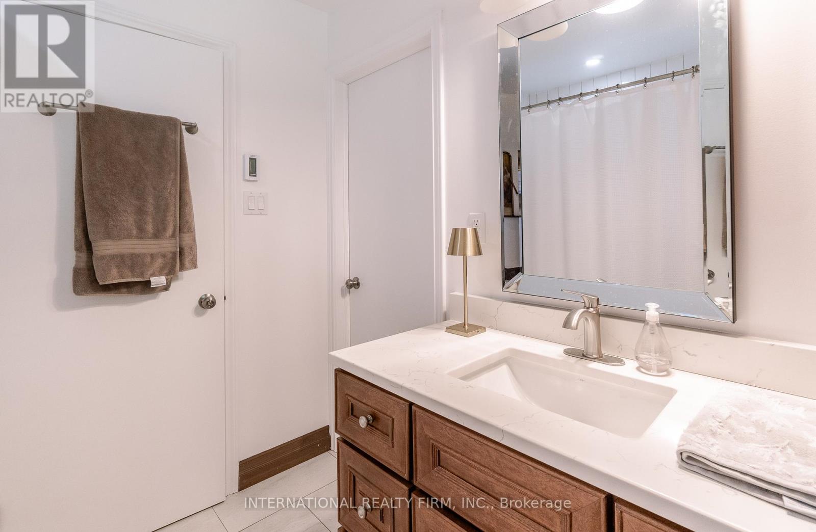 324 BETHUNE DRIVE N - 17