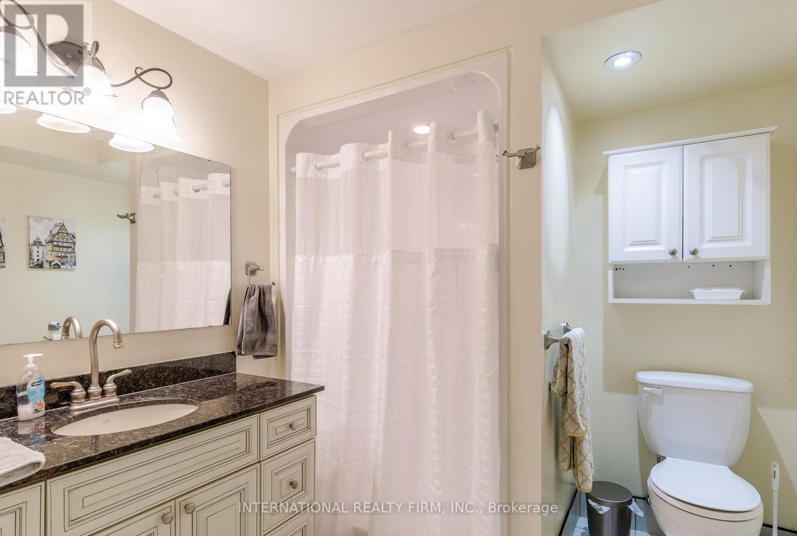 324 BETHUNE DRIVE N - 30