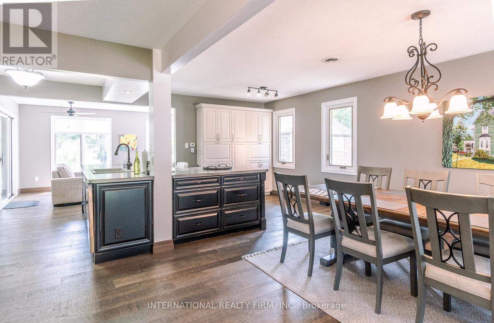 324 BETHUNE DRIVE N - 4