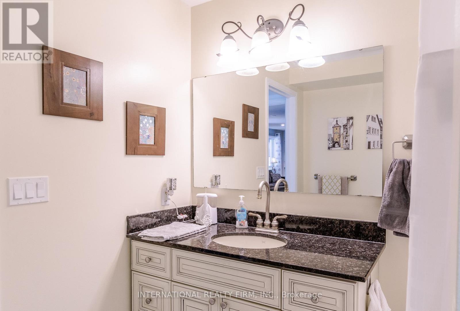 324 BETHUNE DRIVE N - 31
