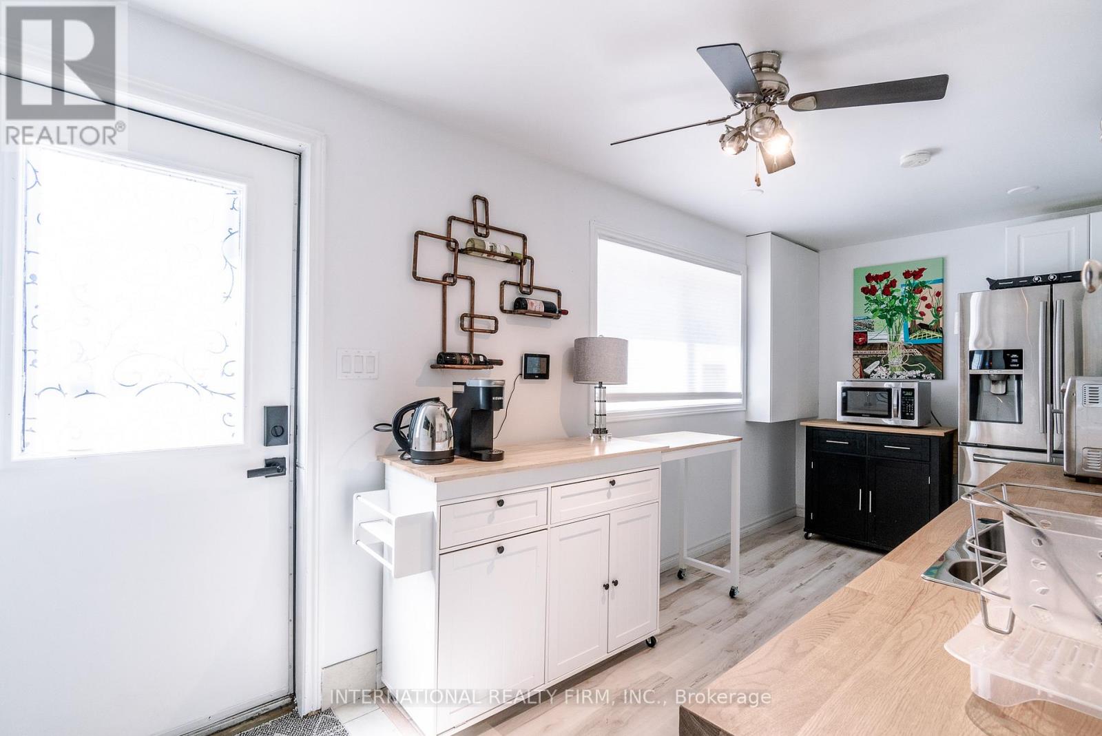324 BETHUNE DRIVE N - 33
