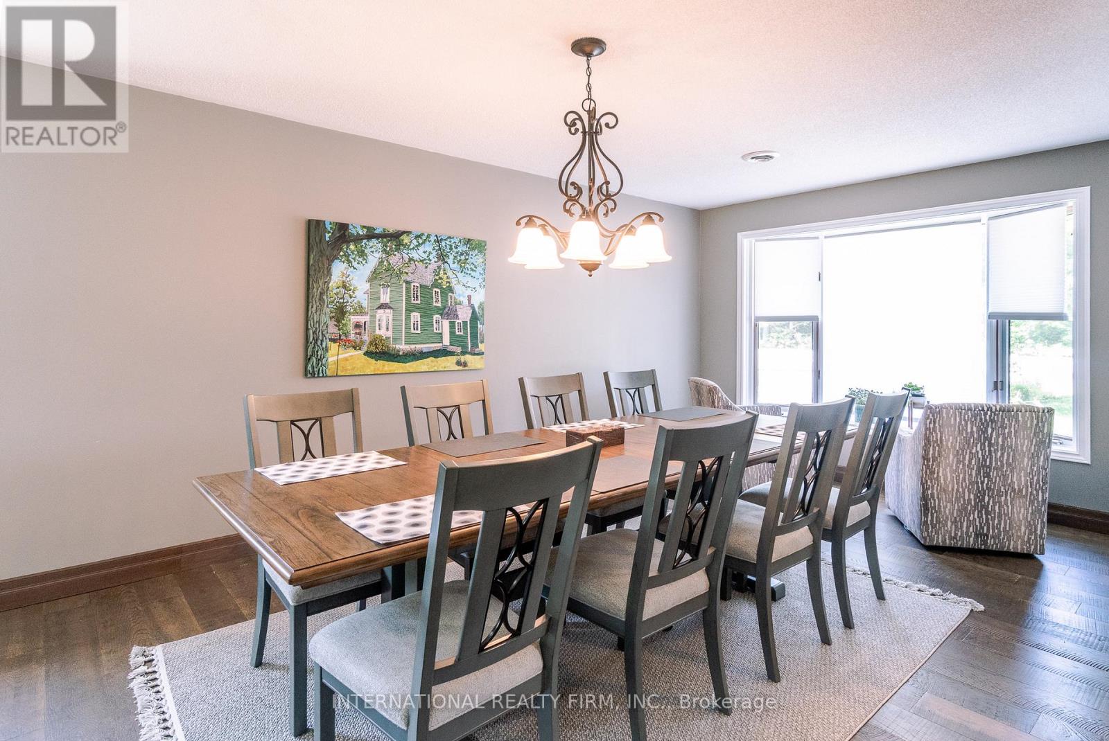 324 BETHUNE DRIVE N - 5