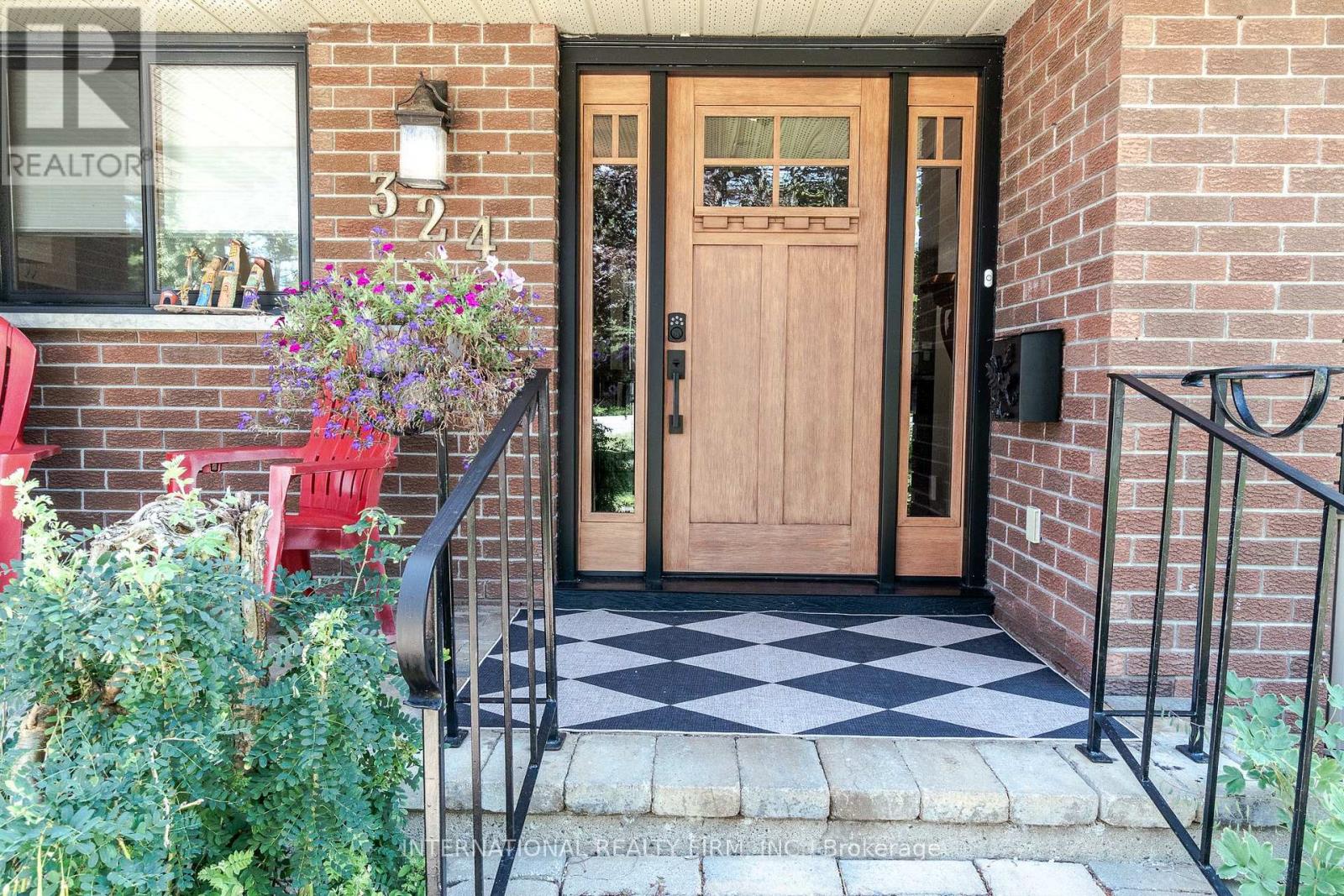324 BETHUNE DRIVE N - 3