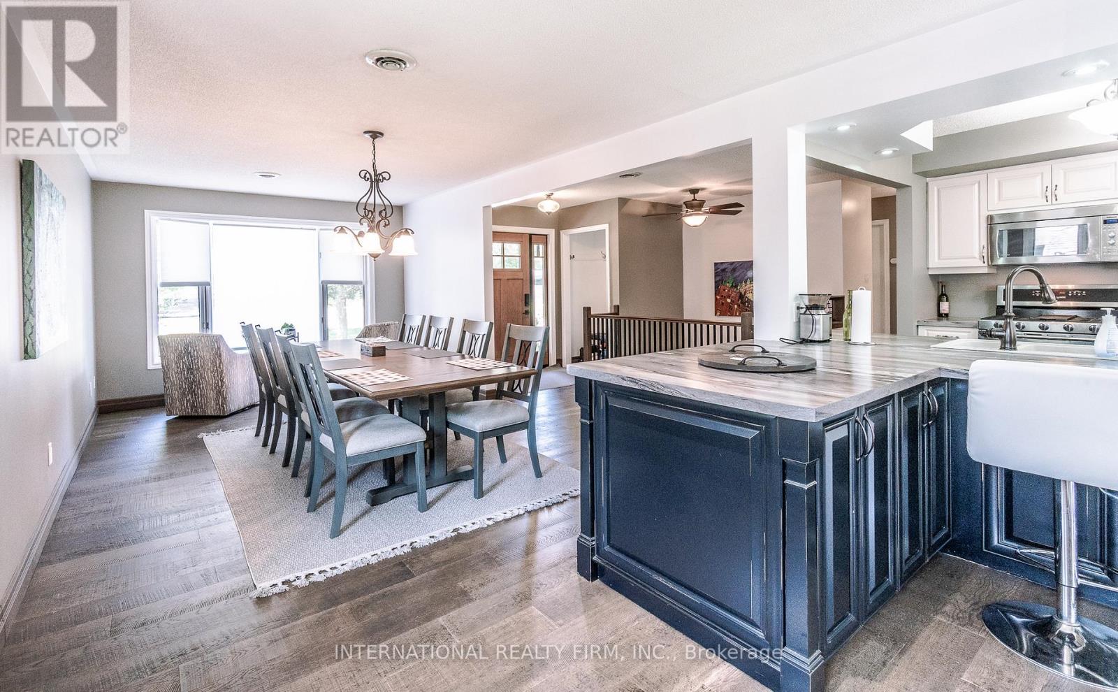 324 BETHUNE DRIVE N - 7