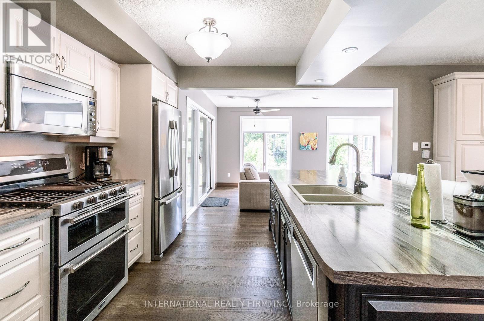 324 BETHUNE DRIVE N - 9