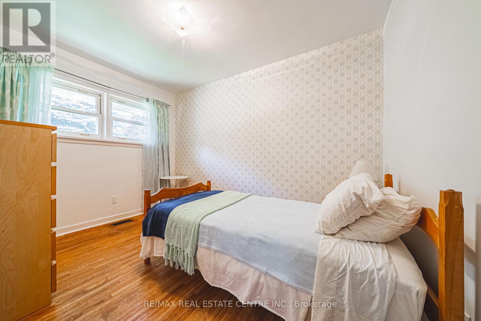 15 DALE AVENUE - 11