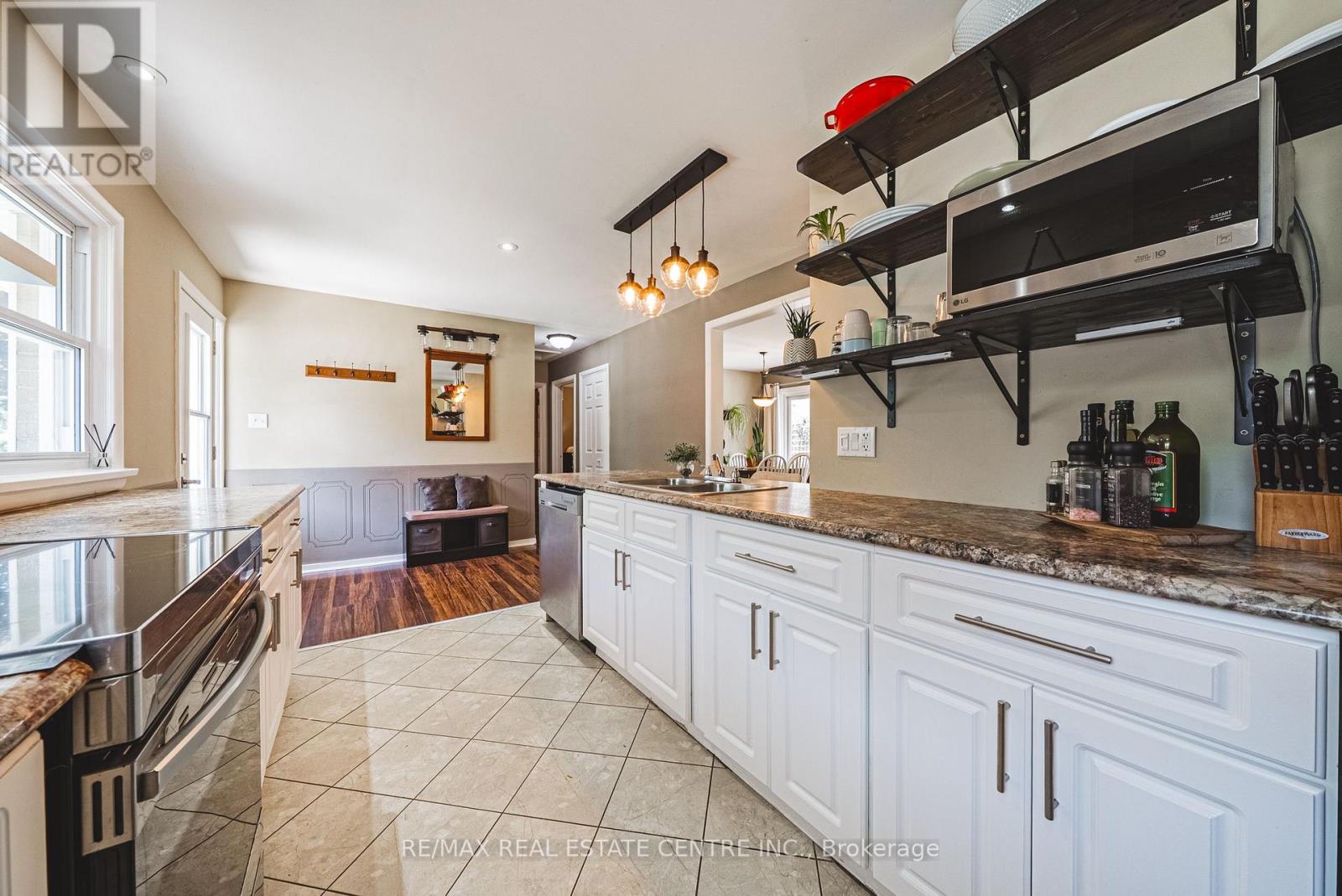 15 DALE AVENUE - 16