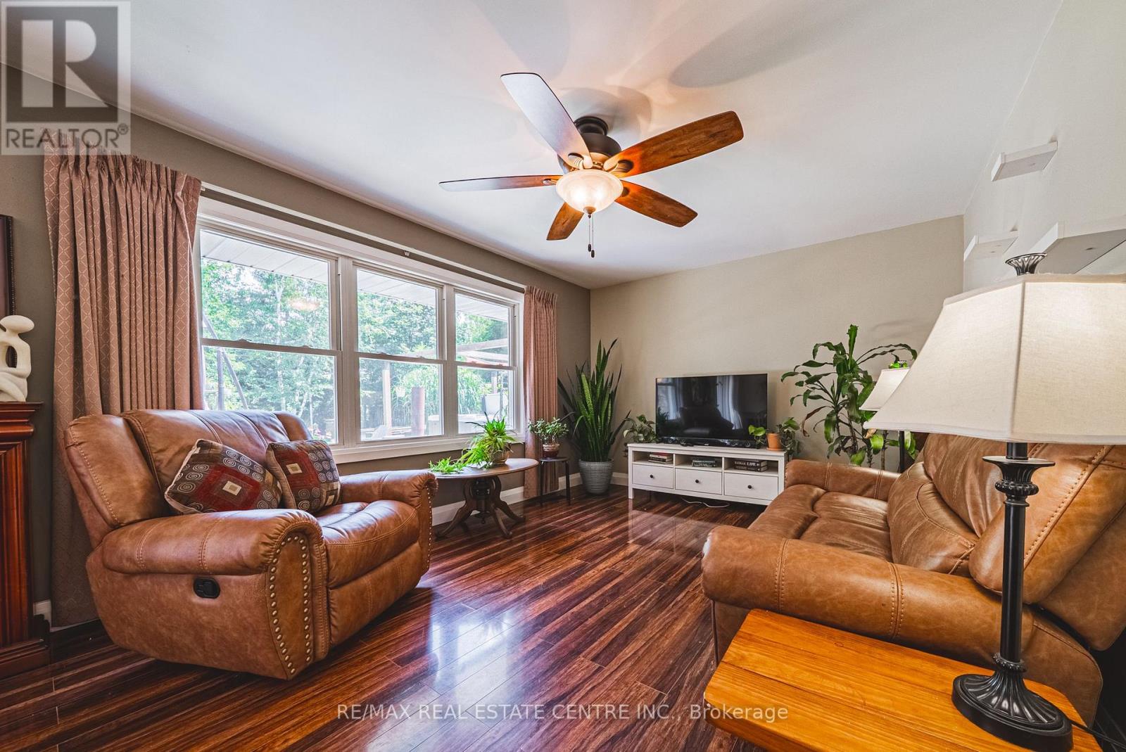 15 DALE AVENUE - 21