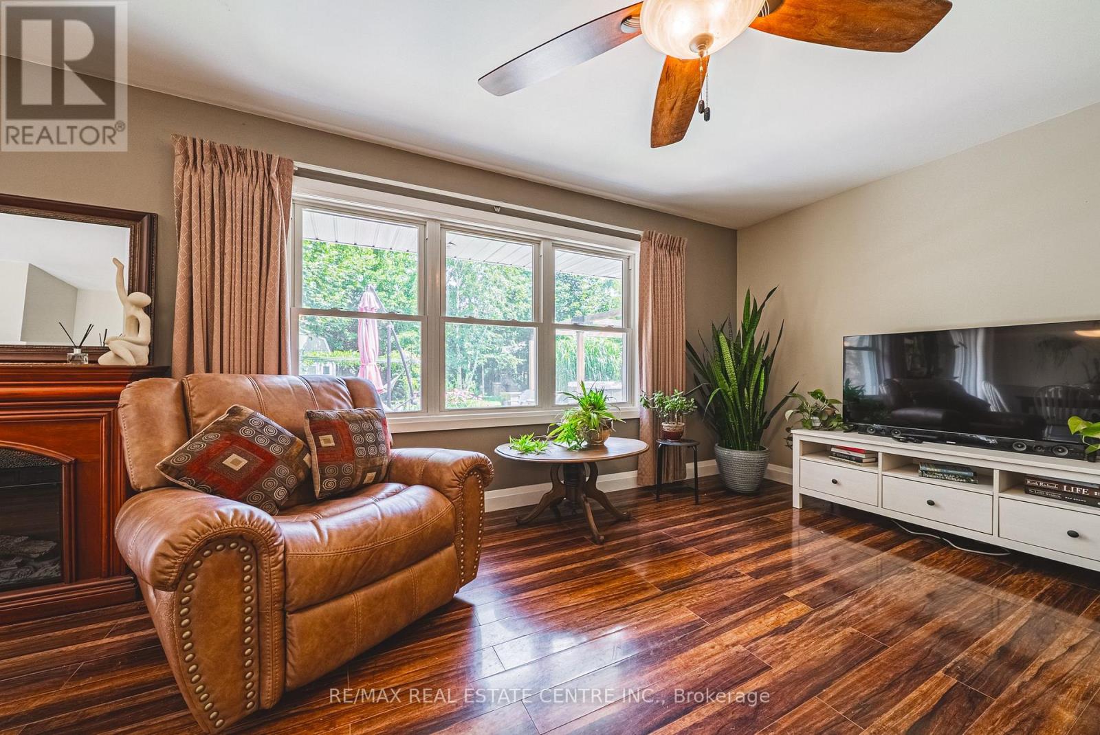 15 DALE AVENUE - 23