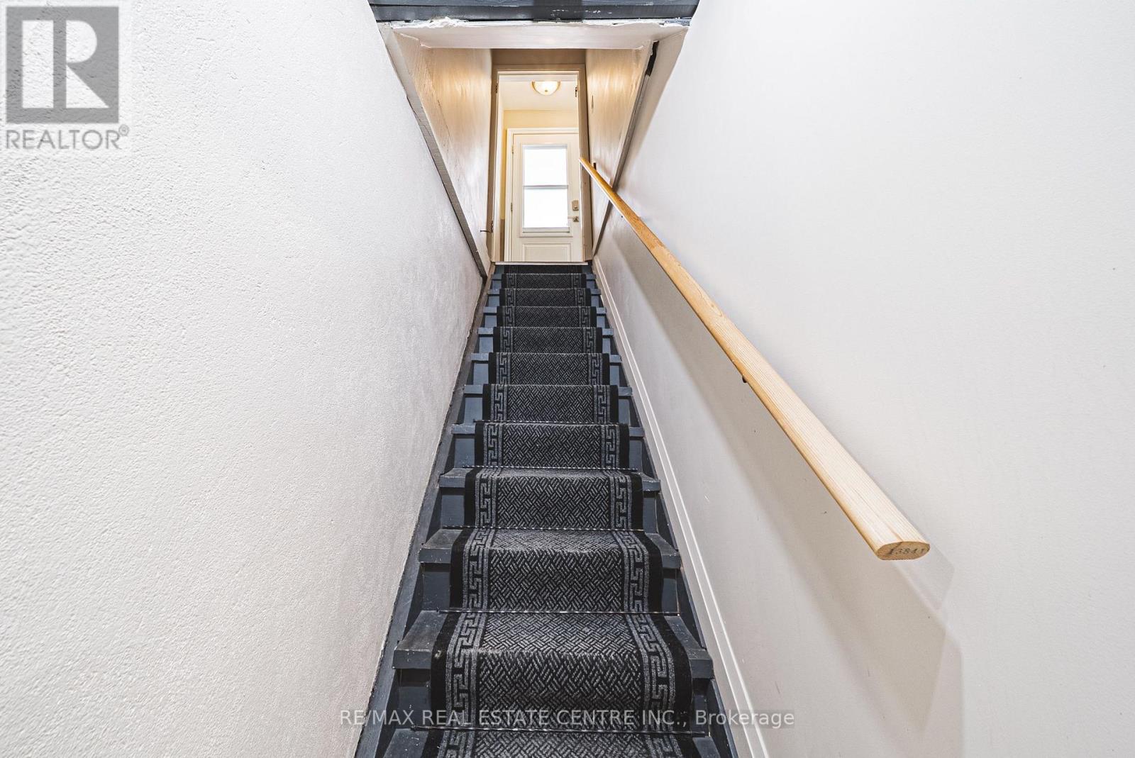 15 DALE AVENUE - 26