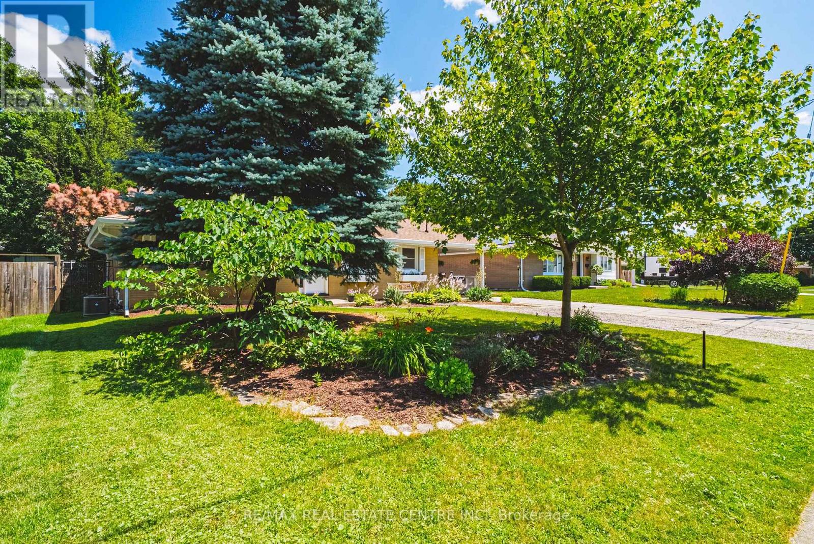 15 DALE AVENUE - 4