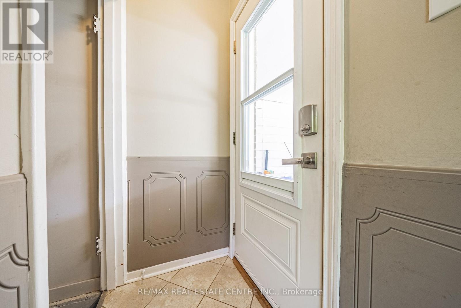 15 DALE AVENUE - 6