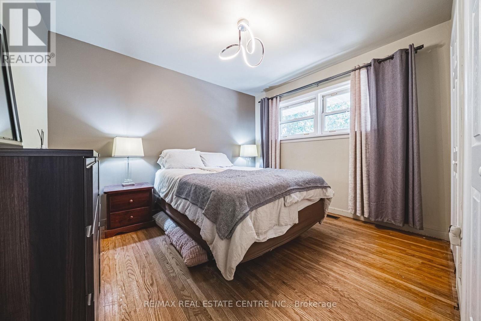15 DALE AVENUE - 7