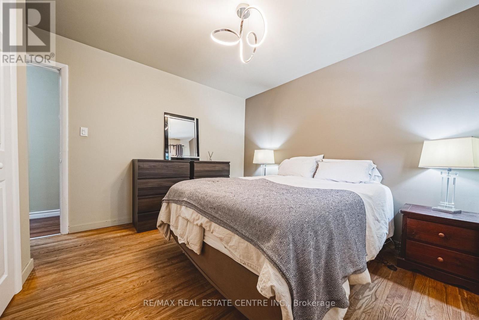 15 DALE AVENUE - 8