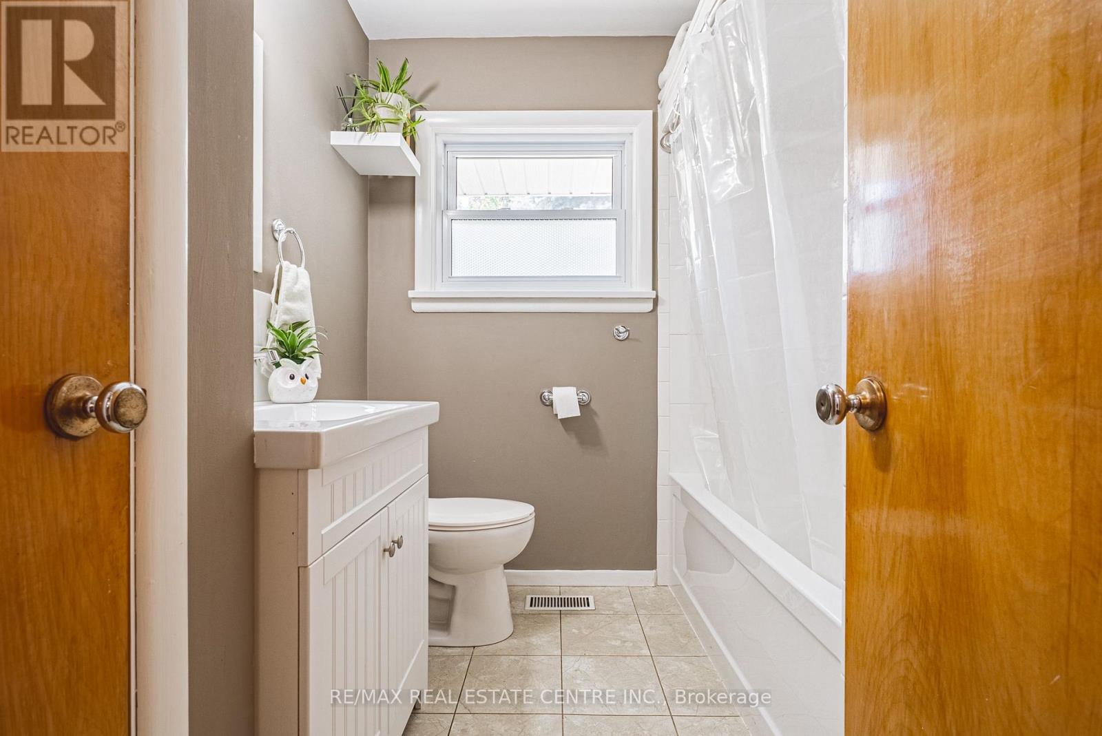 15 DALE AVENUE - 9