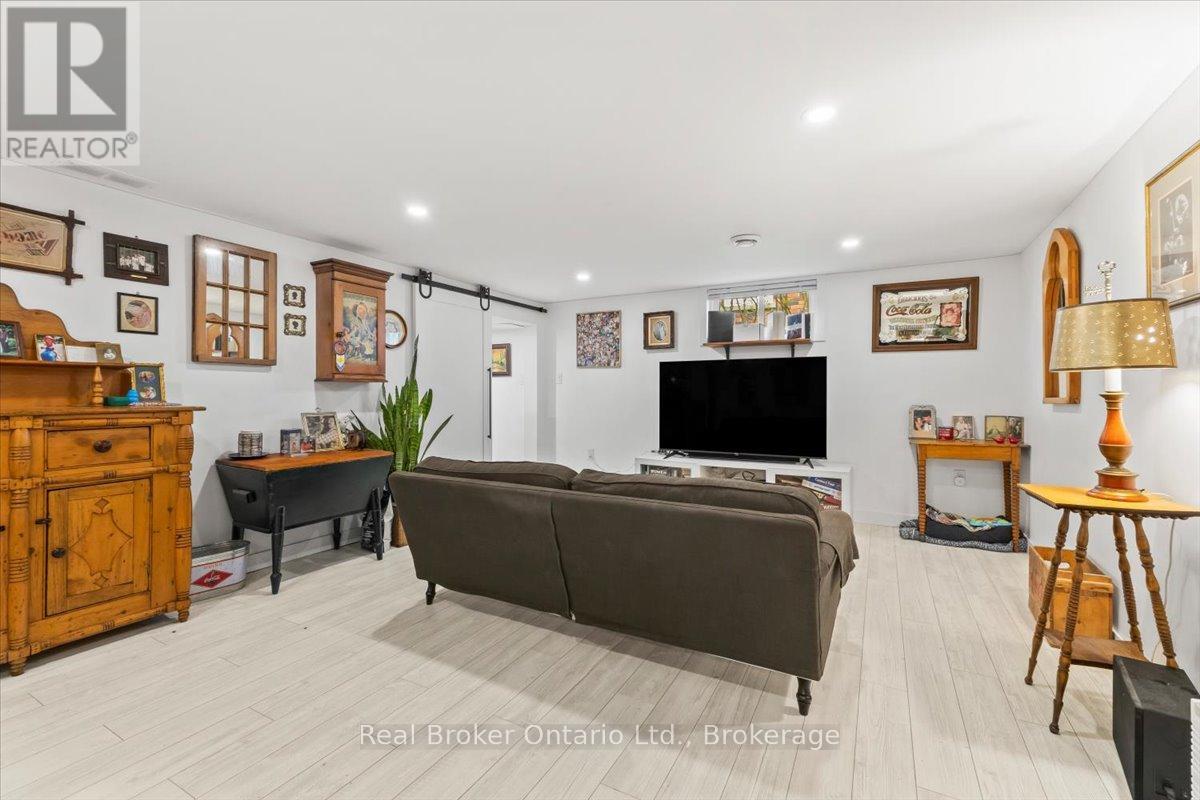 1050 9 HIGHWAY - 16
