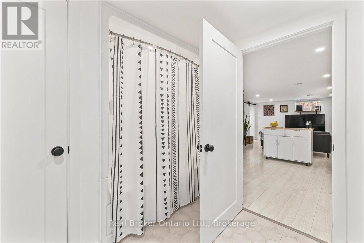 1050 9 HIGHWAY - 19