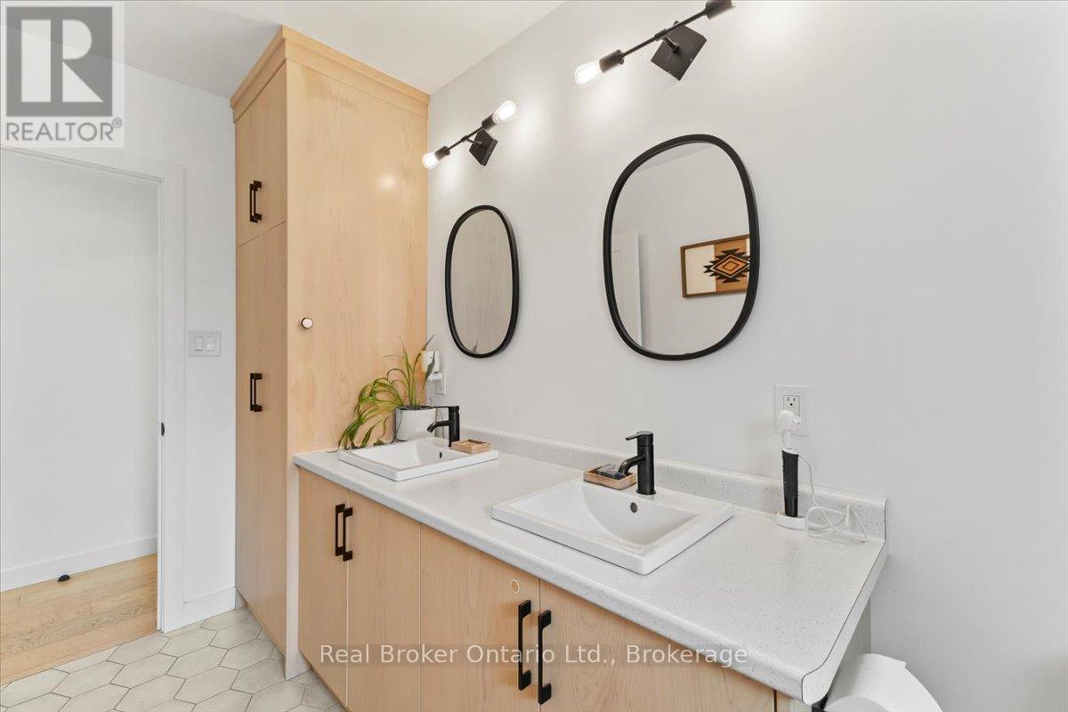 1050 9 HIGHWAY - 12