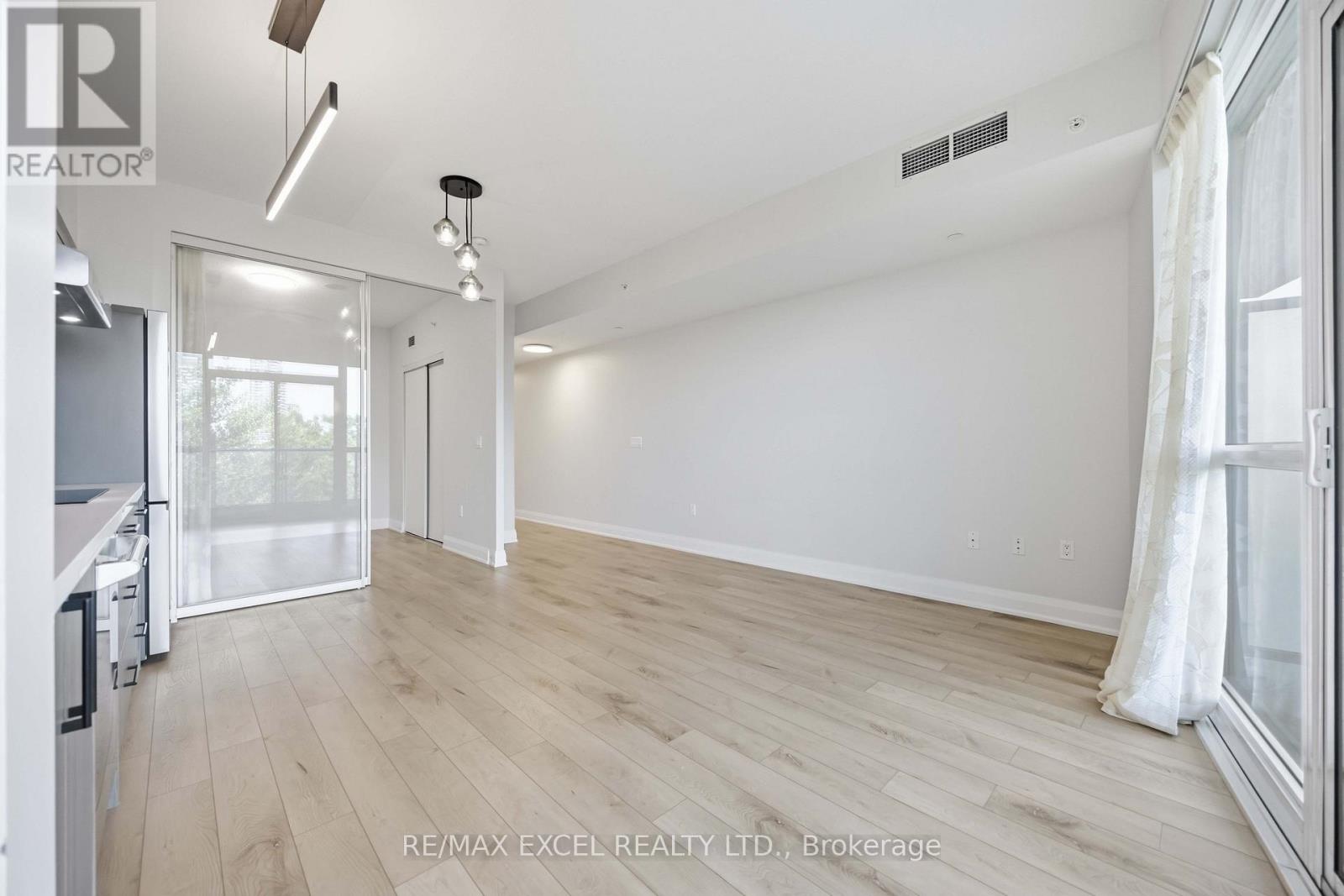 #417 160 VANDERHOOF AVENUE - Image 17