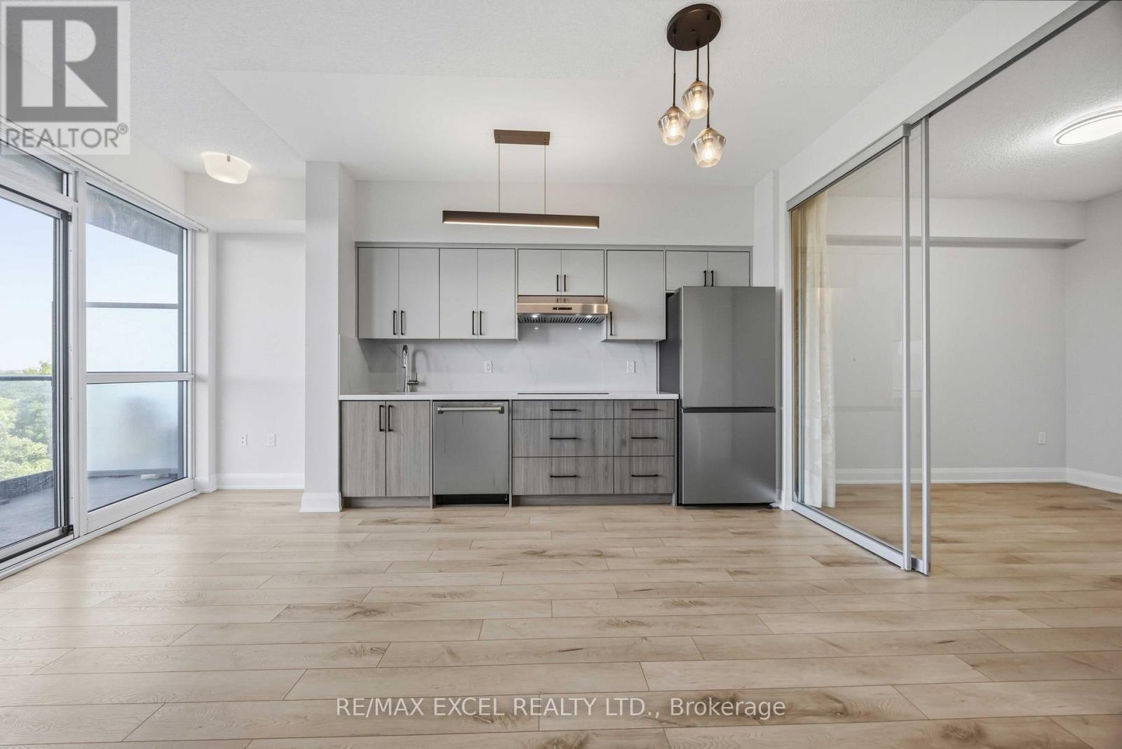 #417 160 VANDERHOOF AVENUE - 15