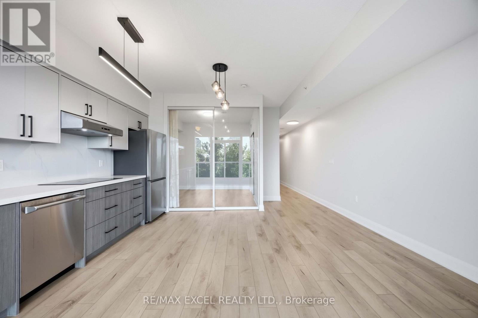 #417 160 VANDERHOOF AVENUE - 16