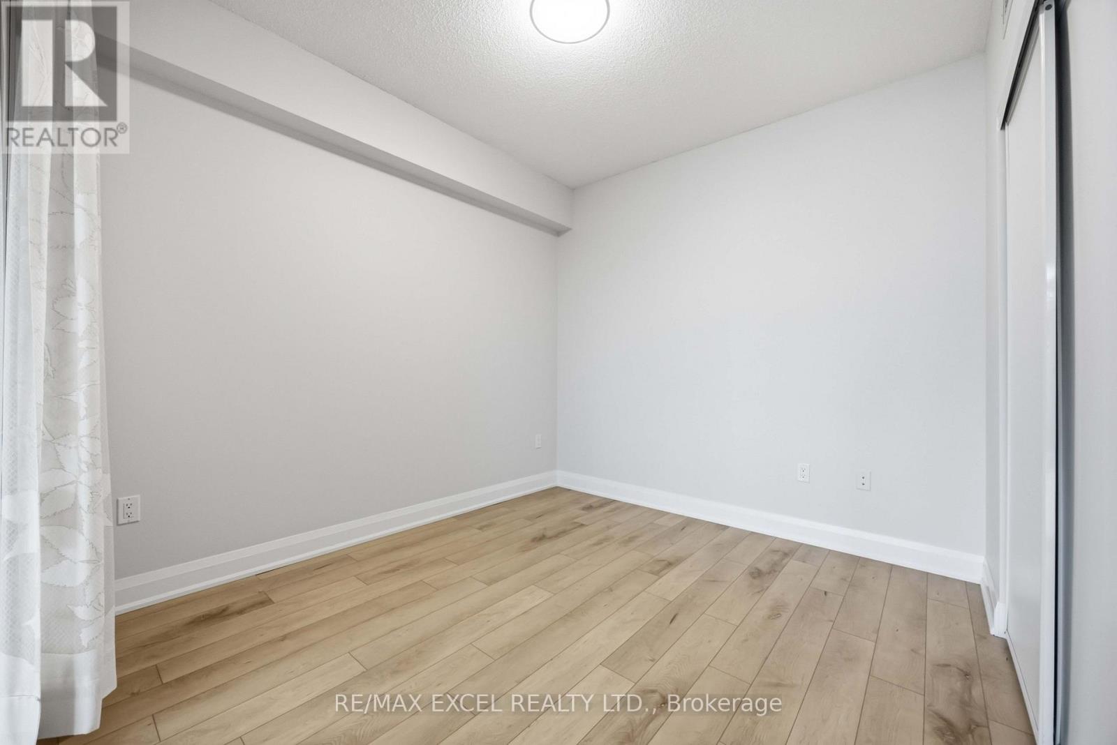 #417 160 VANDERHOOF AVENUE - 13