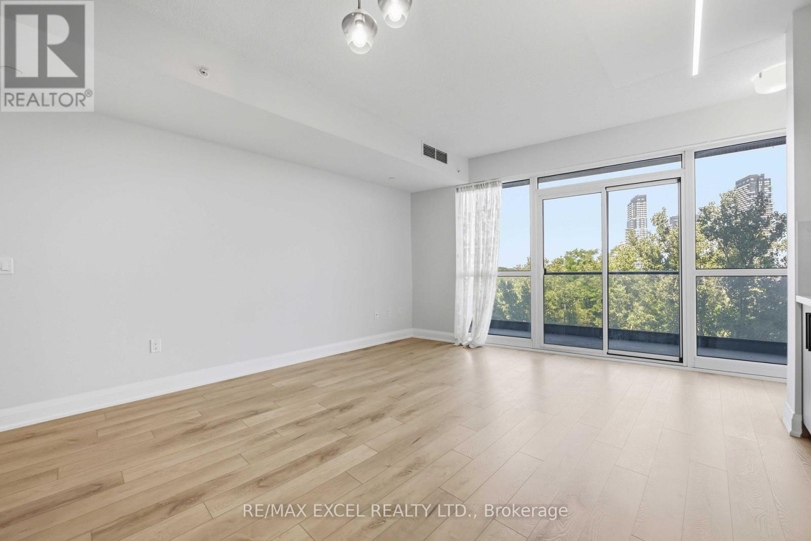 #417 160 VANDERHOOF AVENUE - Image 11