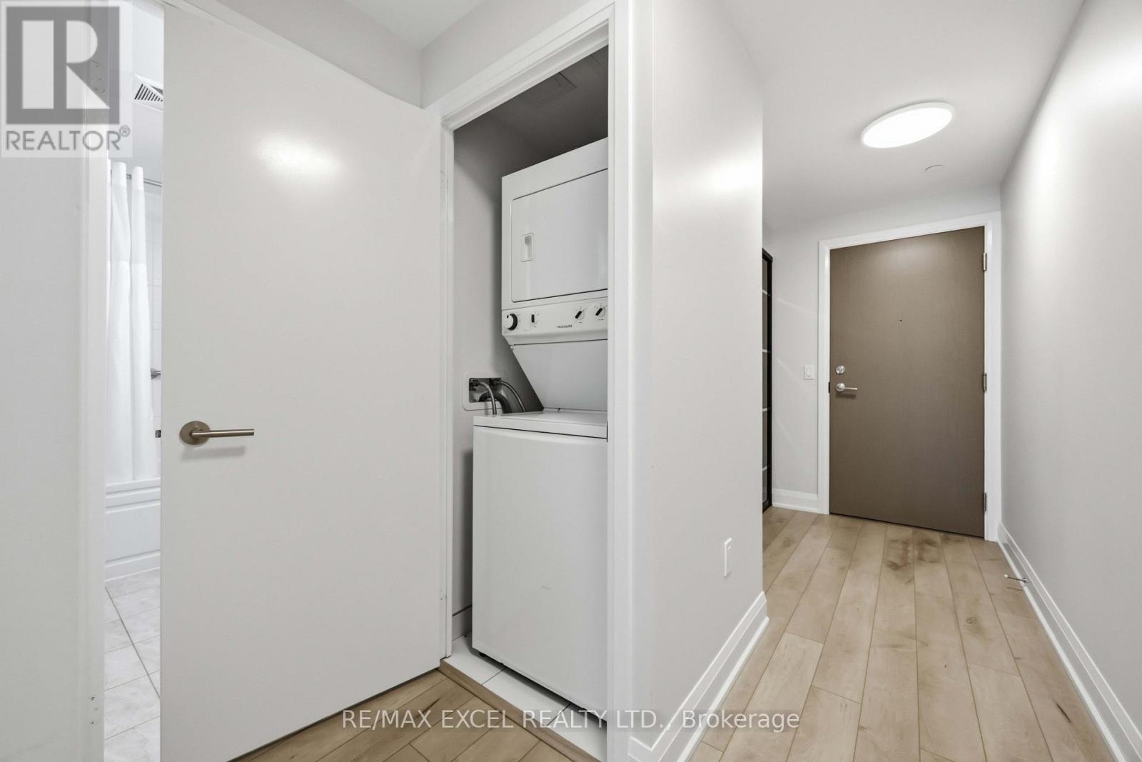 #417 160 VANDERHOOF AVENUE - 22