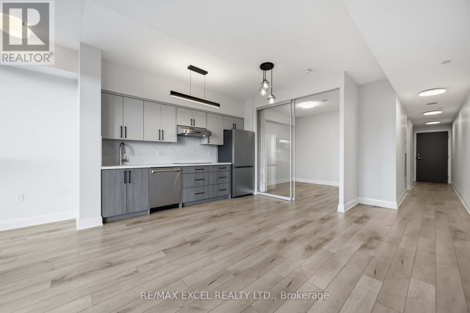 #417 160 VANDERHOOF AVENUE - Image 7