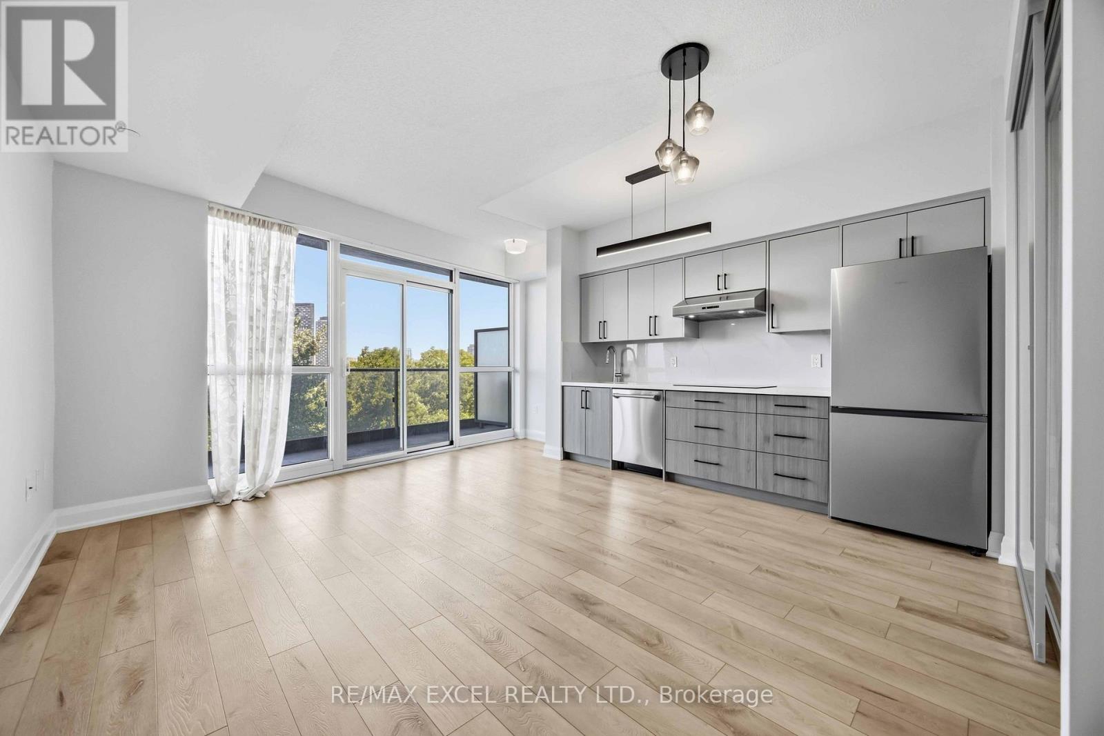 #417 160 VANDERHOOF AVENUE - Image 9