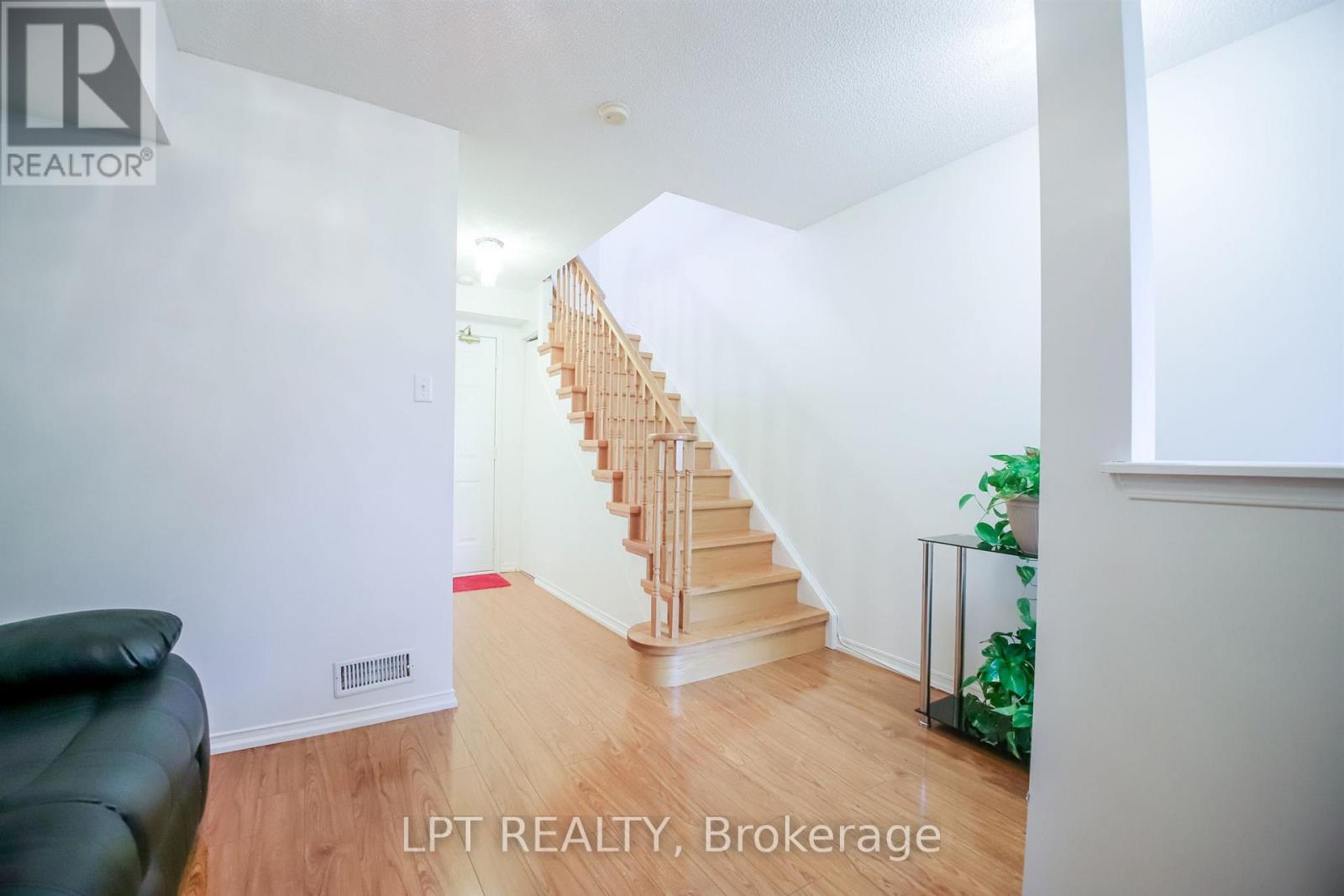 #36 1378 MEADOWVALE ROAD - 25