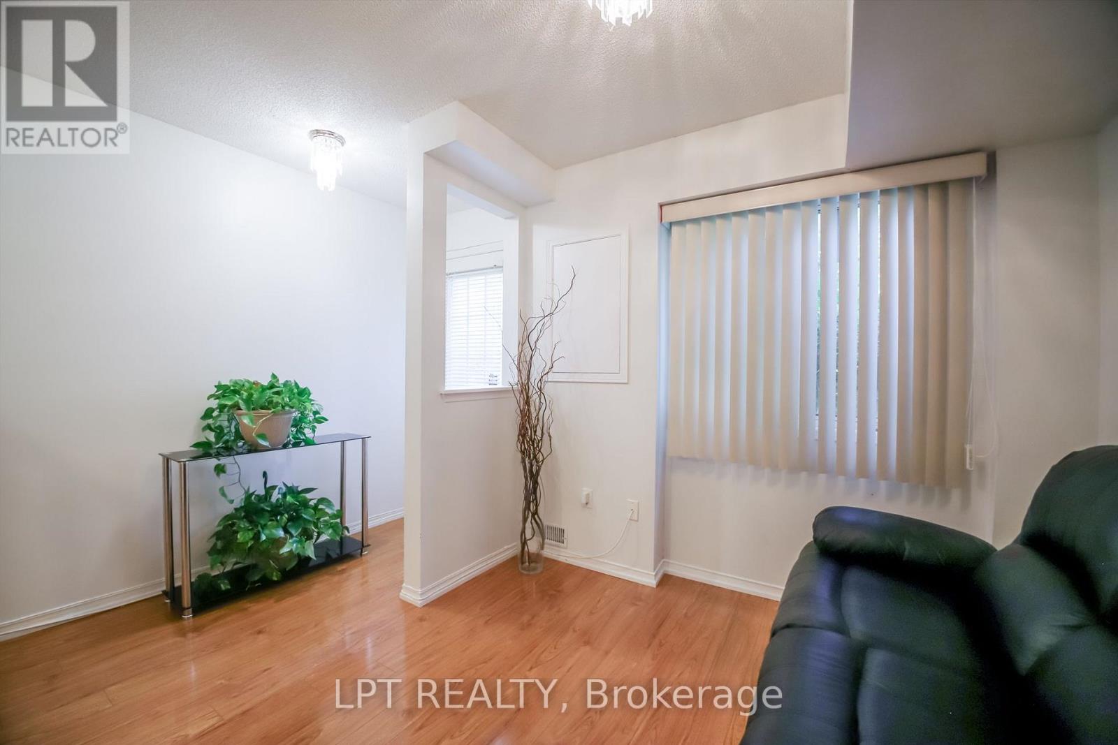 #36 1378 MEADOWVALE ROAD - 28