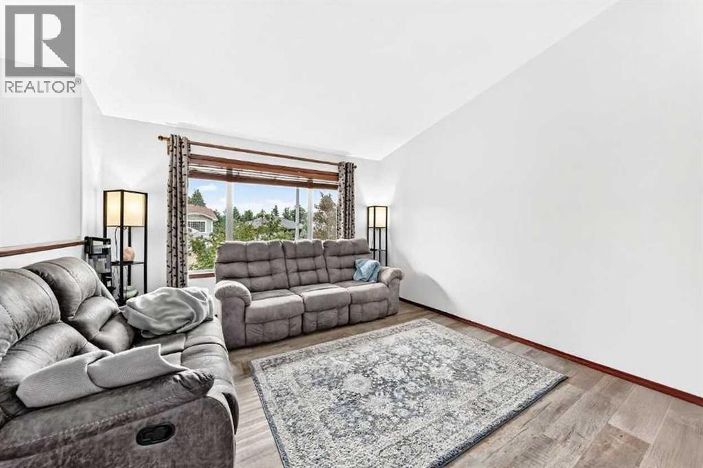 Listing photo – 13 Westglen Boulevard, Blackfalds