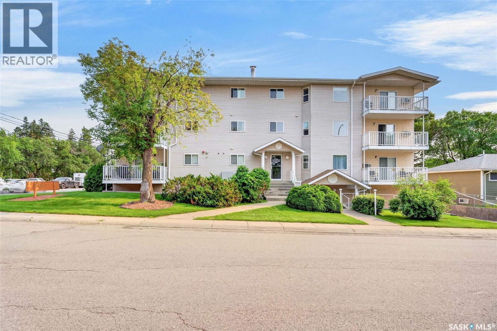 #104 2405 1st AVENUE W - 47