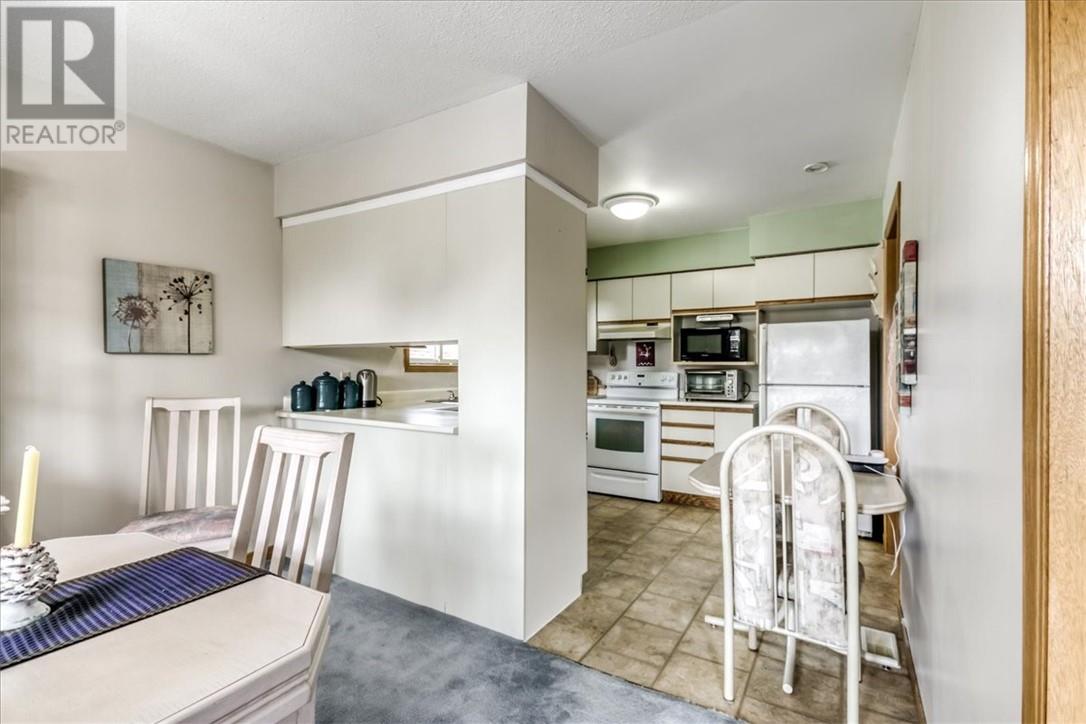 98 Chantal Cres - 12