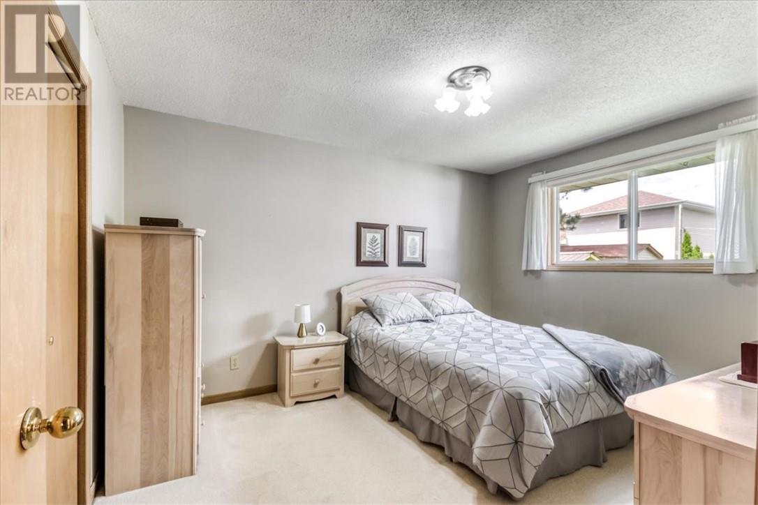 98 Chantal Cres - 16