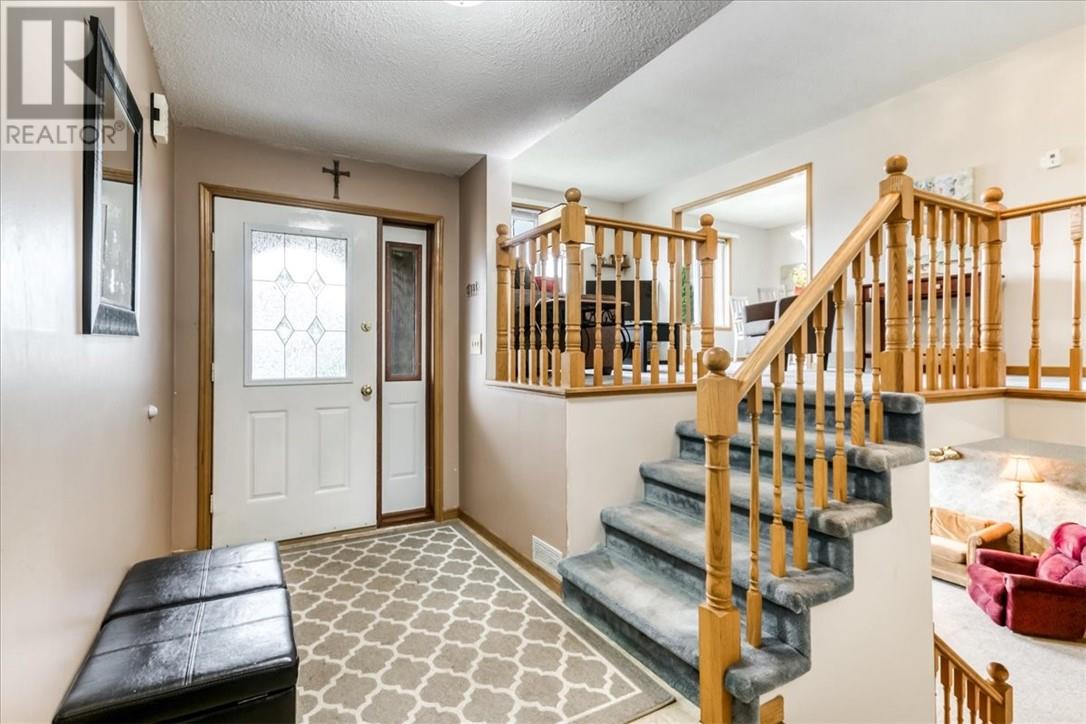 98 Chantal Cres - 21