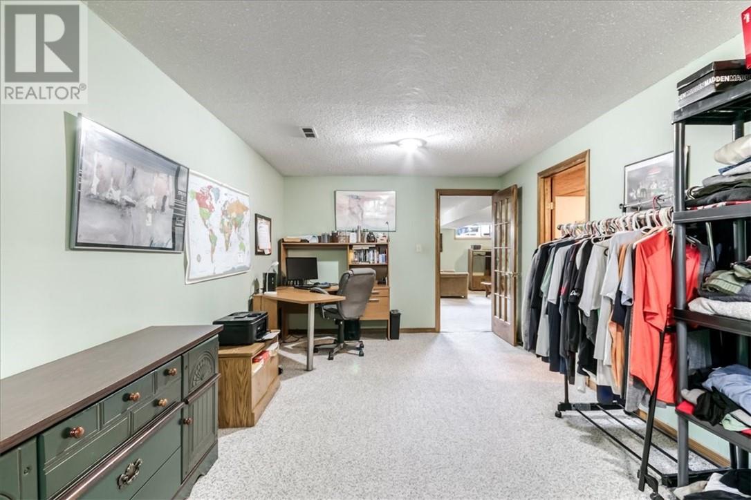 98 Chantal Cres - 28