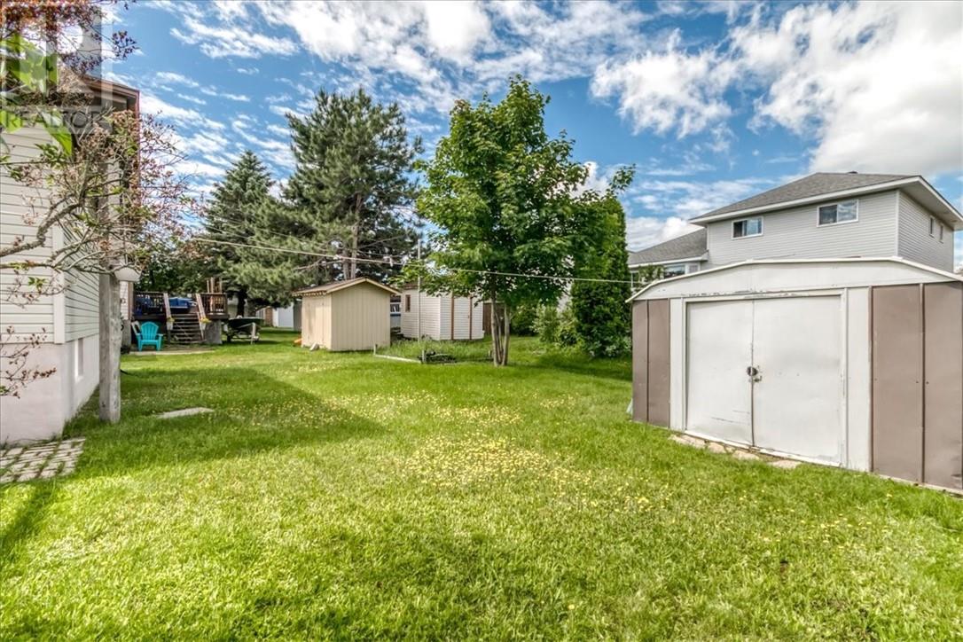 98 Chantal Cres - 34