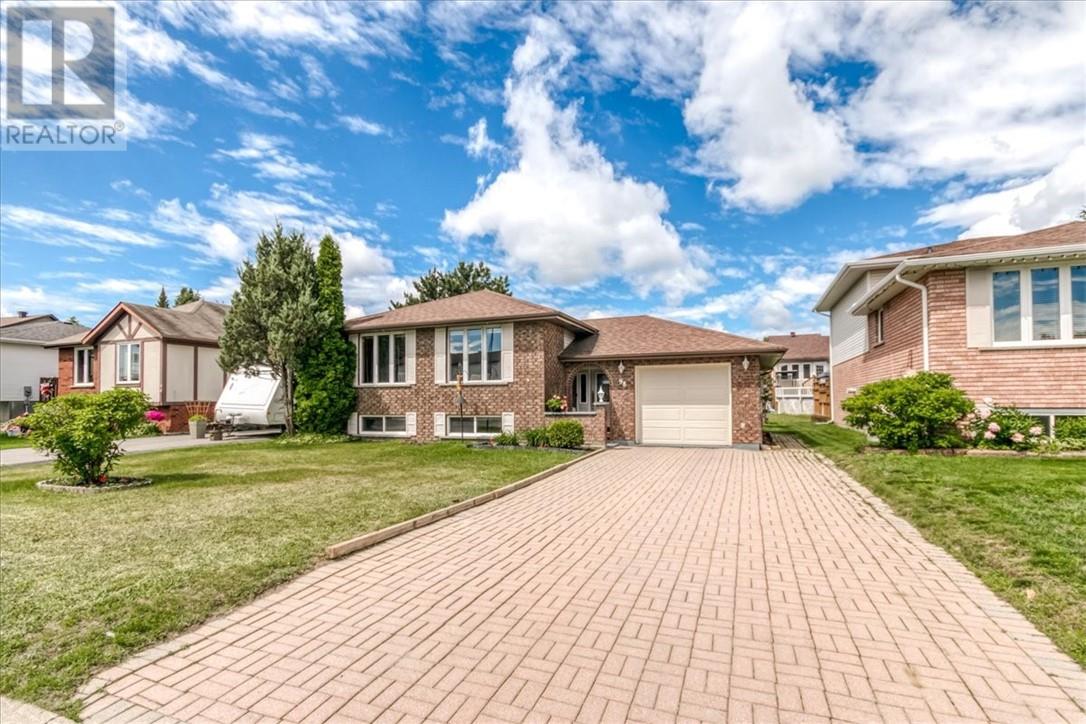 98 Chantal Cres - 5