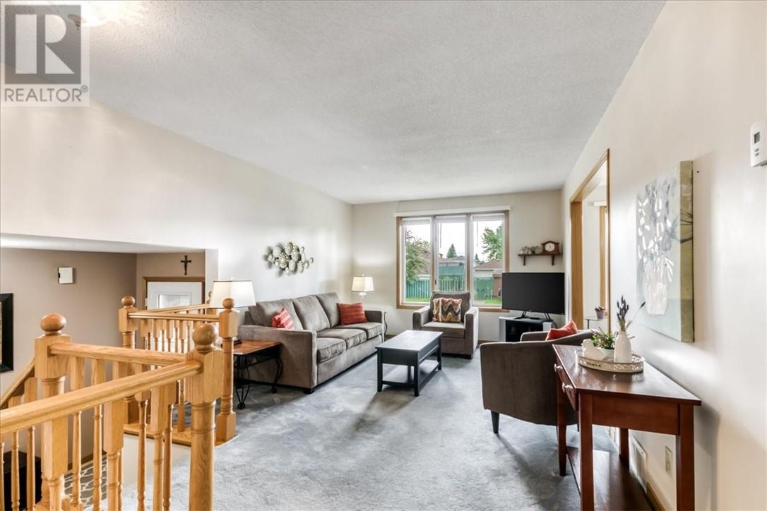 98 Chantal Cres - 7