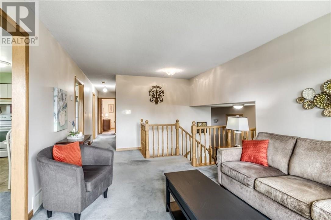98 Chantal Cres - 9