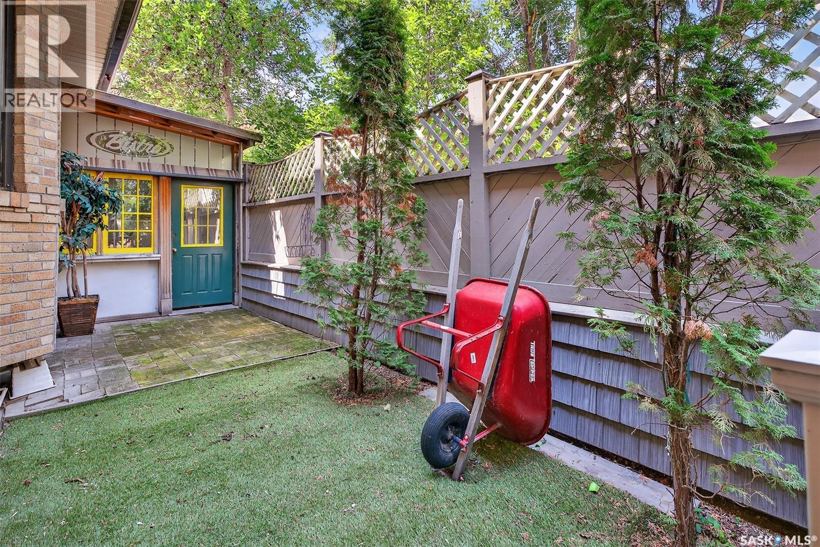 220 Hall STREET W - Image 11