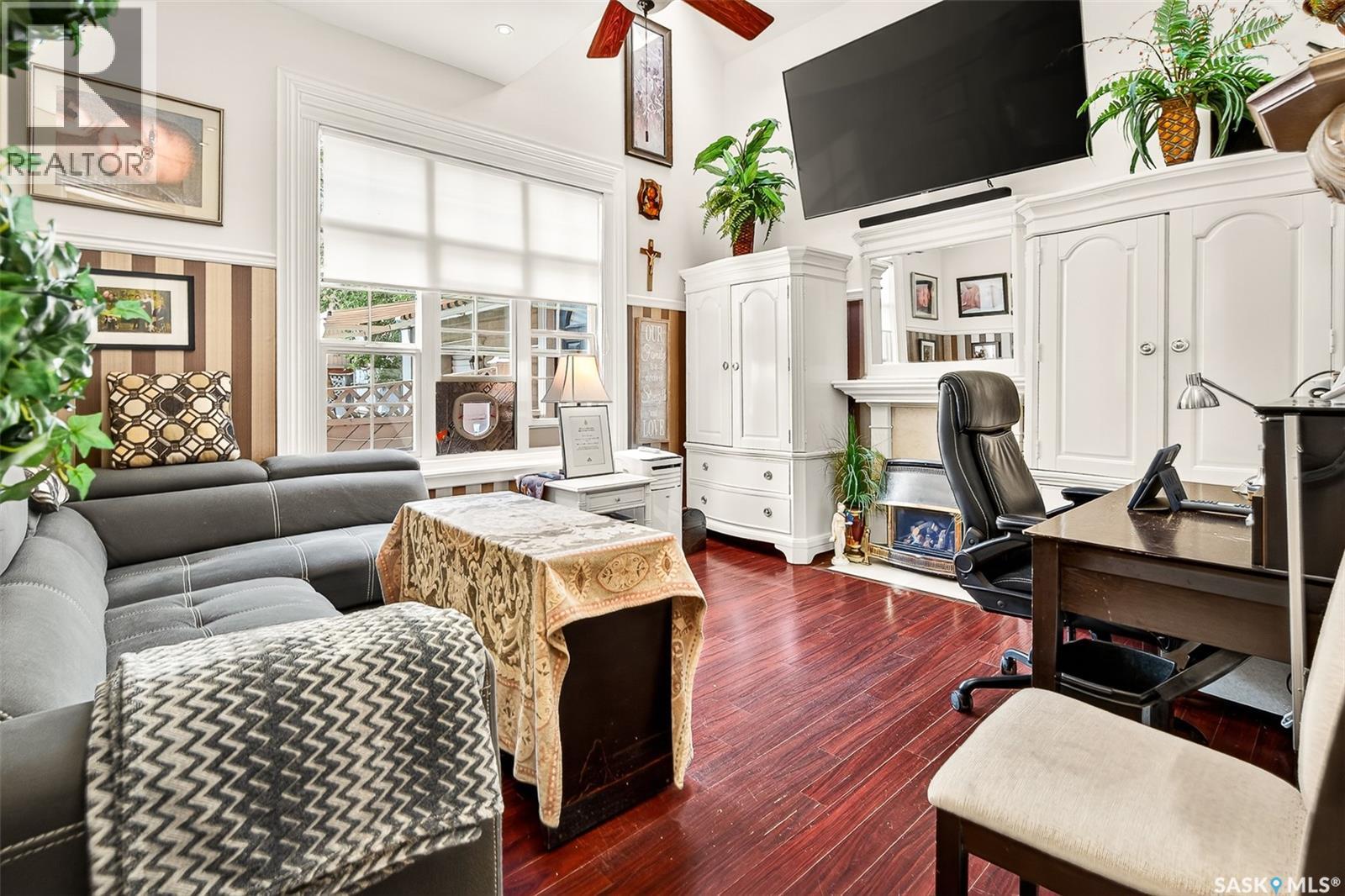 220 Hall STREET W - Image 32