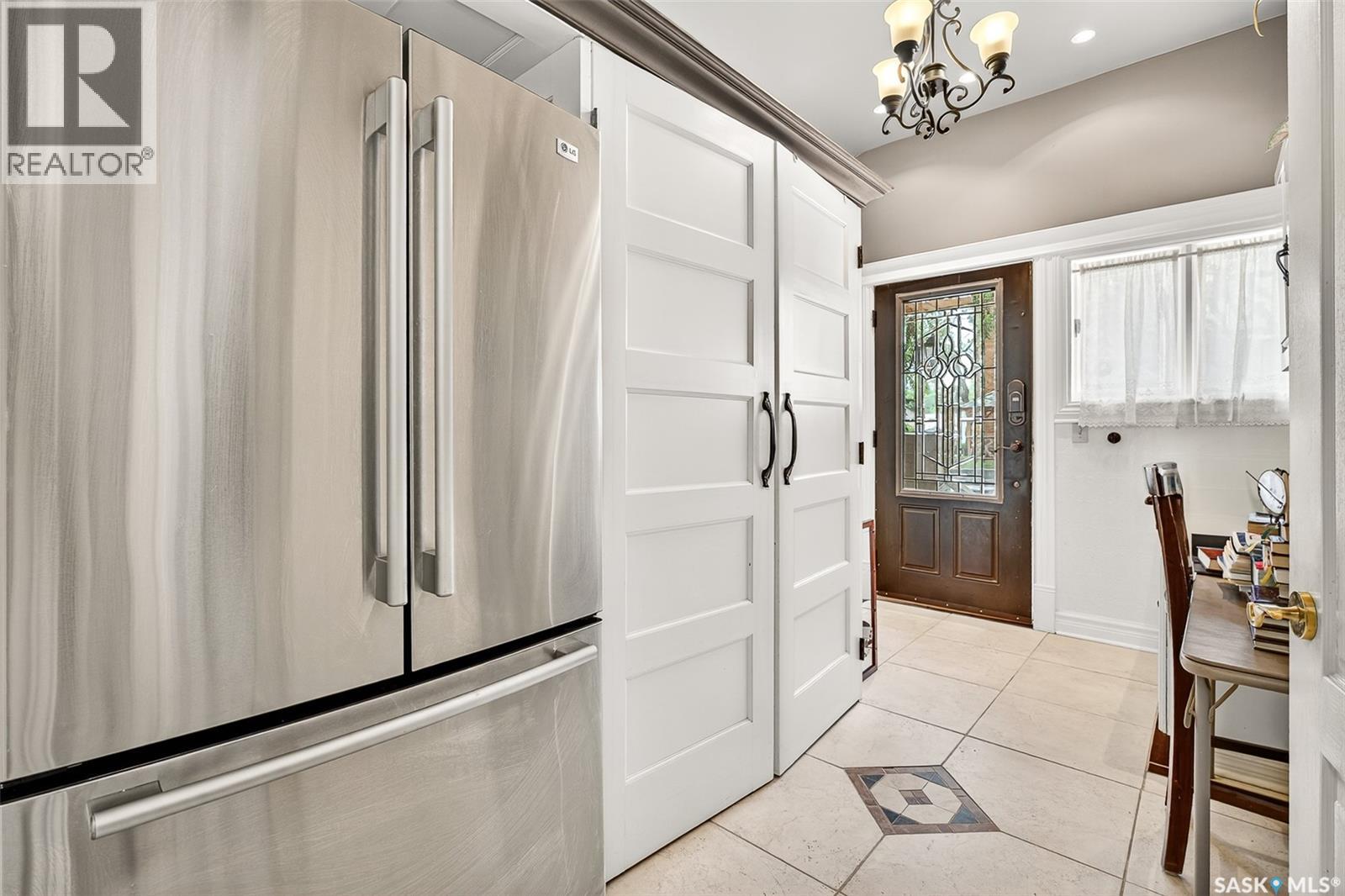 220 Hall STREET W - Image 34