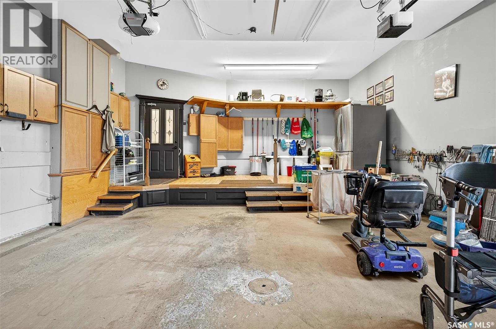 220 Hall STREET W - 35