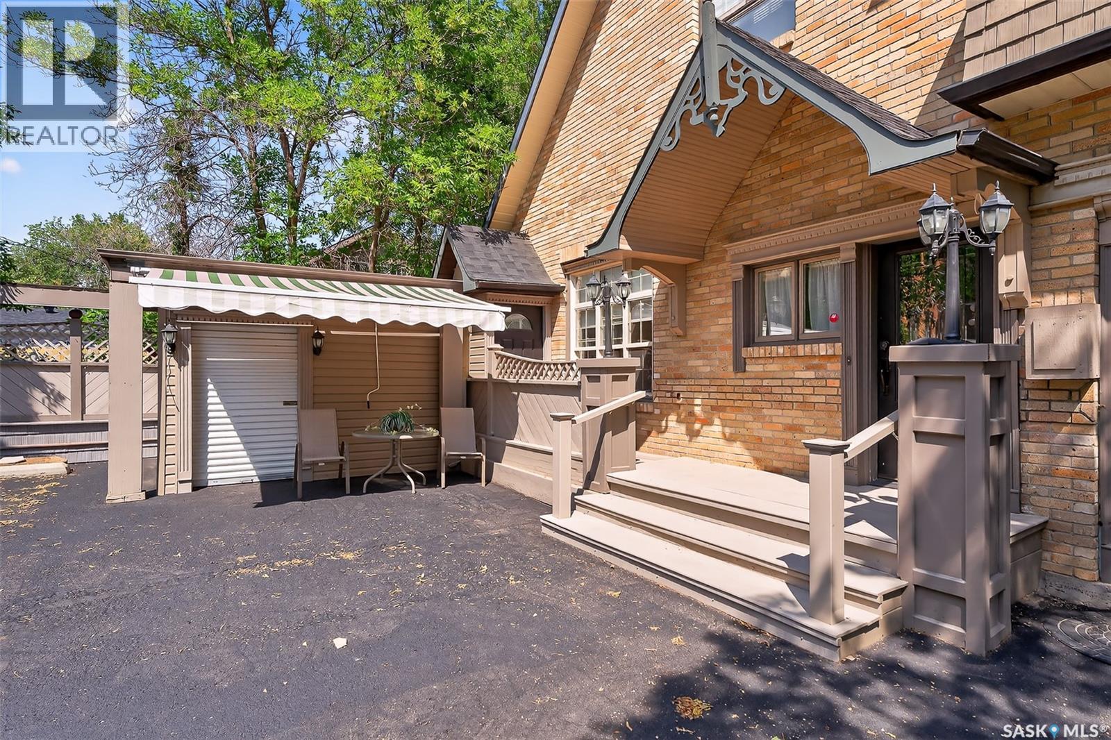 220 Hall STREET W - 6