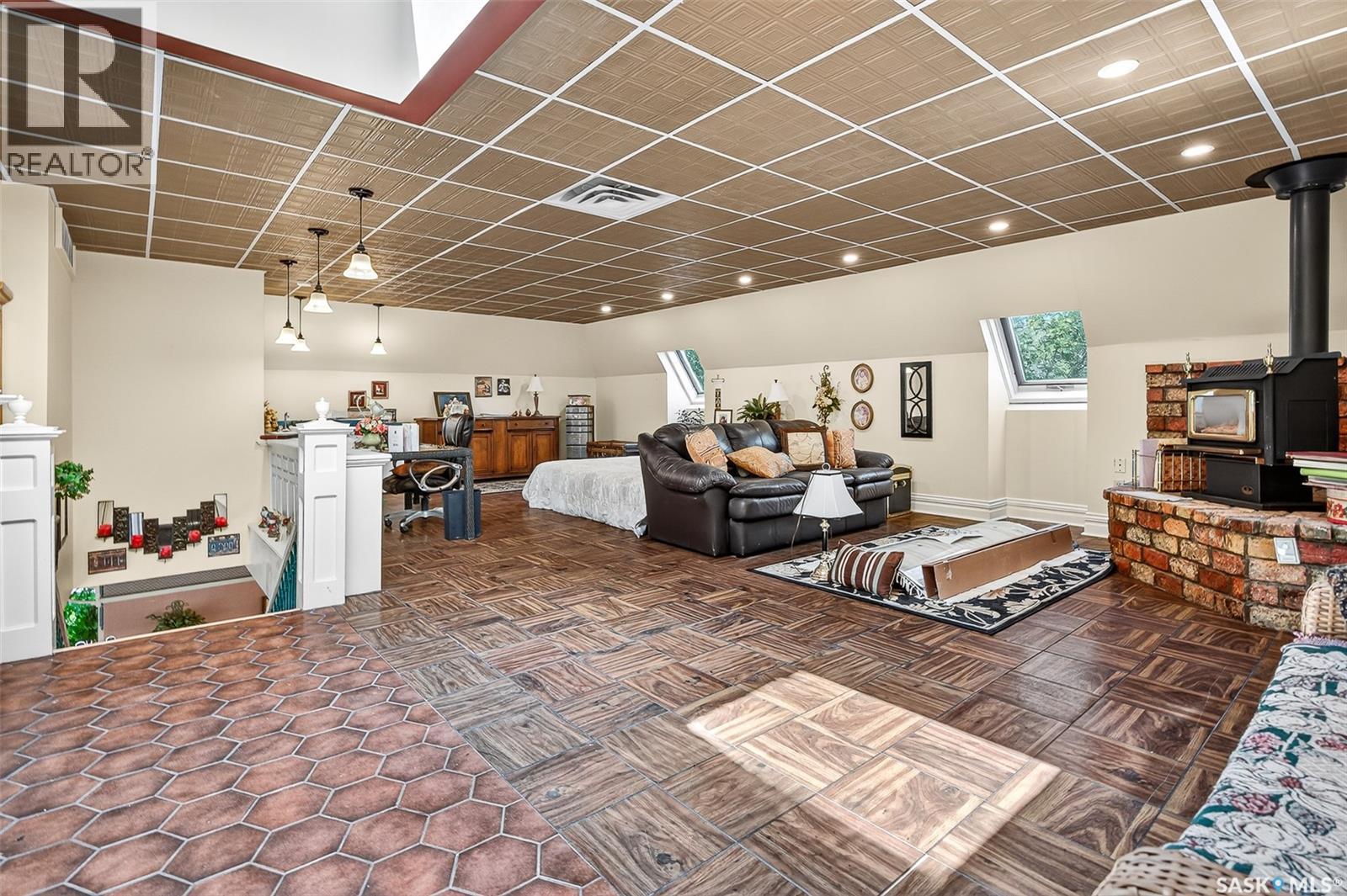 220 Hall STREET W - Image 63